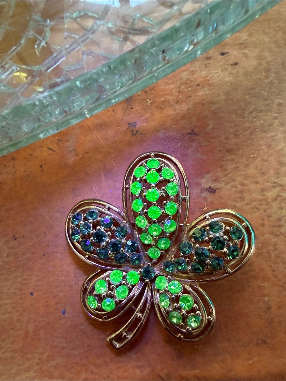 Vintage uranium Green Crystal Five-Leaf Clover Brooch - Women's Jewelry